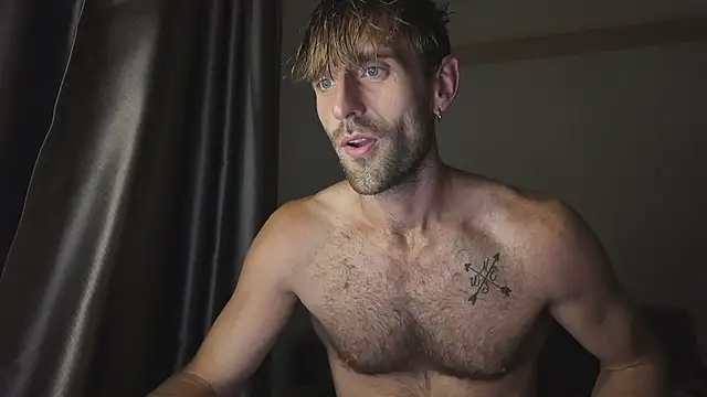 Snapshot of lukegunn chatting on October 7, 2025, 10:44 pm lukegunn online show from October 7, 2025, 10:44 pm