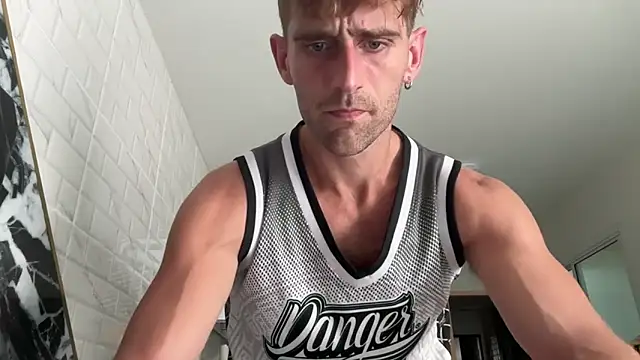 Snapshot of lukegunn chatting on March 13, 2025, 3:00 am lukegunn online show from March 13, 2025, 3:00 am