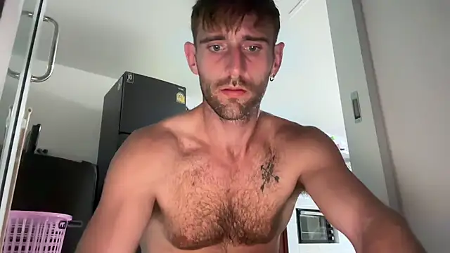 Snapshot of lukegunn chatting on March 10, 2025, 11:06 pm lukegunn online show from March 10, 2025, 11:06 pm