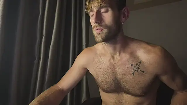 Snapshot of lukegunn chatting on September 13, 2025, 11:05 pm lukegunn online show from September 13, 2025, 11:05 pm