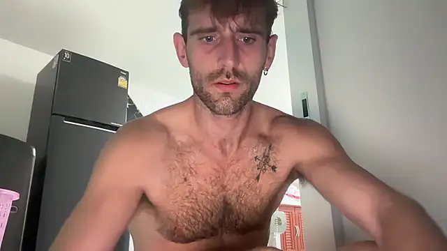 Snapshot of lukegunn chatting on December 25, 2024, 11:20 pm lukegunn online show from December 25, 2024, 11:20 pm