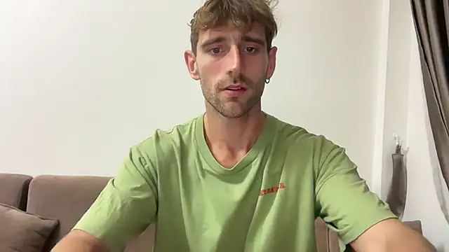 Snapshot of lukegunn chatting on February 1, 2025, 1:55 am lukegunn online show from February 1, 2025, 1:55 am