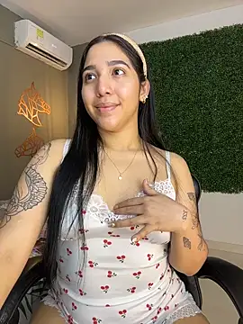 Amandanauty online show from December 19, 2025, 8:27 am