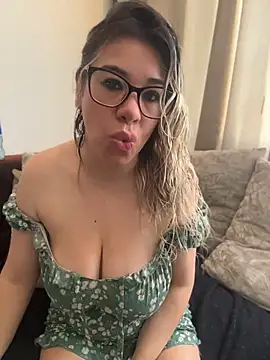 salomesweet13 online show from June 11, 2026, 4:04 pm