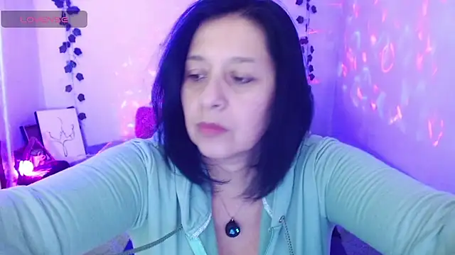 camilalatti online show from December 5, 2025, 12:43 am