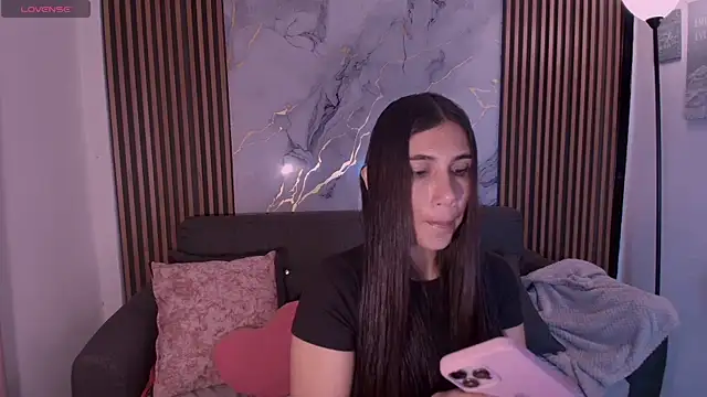 Snapshot of MarieJaneX chatting on October 18, 2025, 6:32 pm MarieJaneX online show from October 18, 2025, 6:32 pm