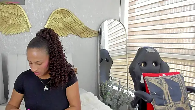 EmmaFerrary online show from April 16, 2026, 7:14 pm