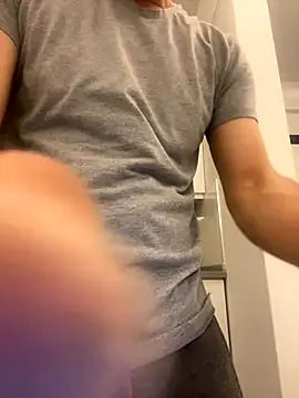 Snapshot of Emre-34 chatting on November 20, 2025, 6:52 pm Emre-34 online show from November 20, 2025, 6:52 pm