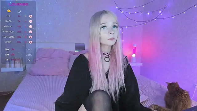 Snapshot of Misty_Shadow chatting on December 4, 2024, 12:24 am Misty Shadow online show from December 4, 2024, 12:24 am