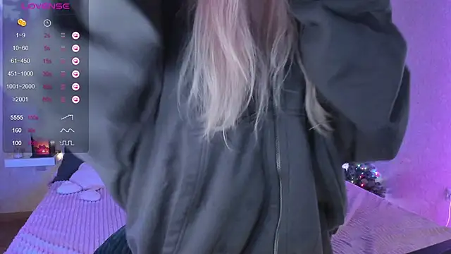 Snapshot of Misty_Shadow chatting on December 26, 2024, 1:40 am Misty Shadow online show from December 26, 2024, 1:40 am