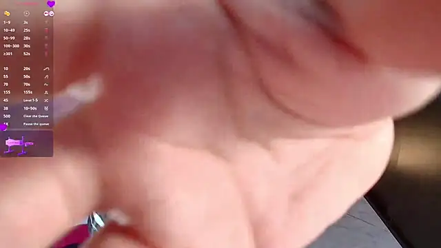 Snapshot of sheerly chatting on October 31, 2025, 7:21 pm sheerly online show from October 31, 2025, 7:21 pm