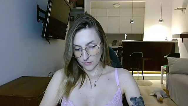 Snapshot of illusorycat chatting on October 3, 2025, 8:10 pm illusorycat online show from October 3, 2025, 8:10 pm