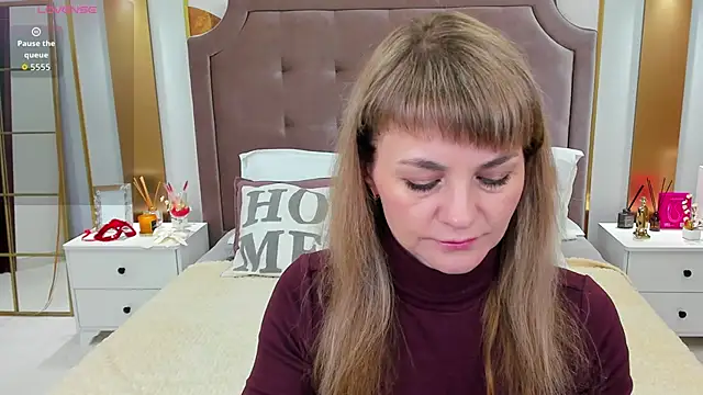 annasimonsj online show from April 18, 2026, 12:57 am