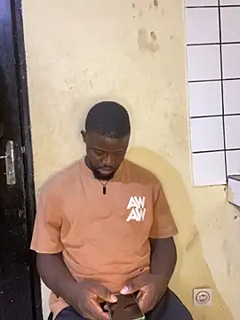 Snapshot of vannycov chatting on September 9, 2025, 11:36 pm vannycov online show from September 9, 2025, 11:36 pm