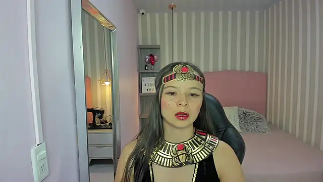 LORELAIGIVEN online show from October 31, 2025, 12:35 pm