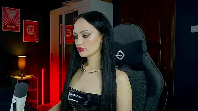 QueenAliss online show from March 18, 2026, 5:32 am