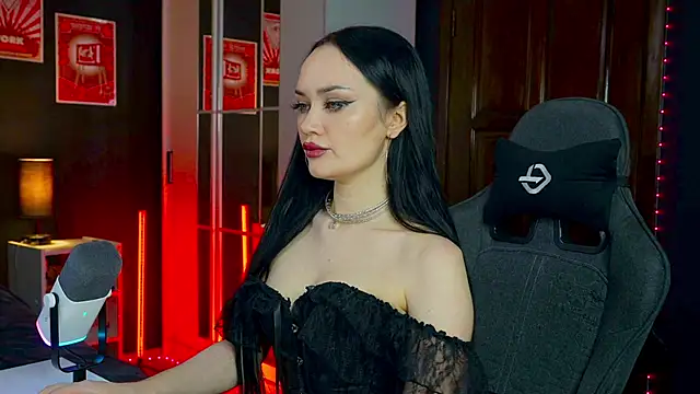 QueenAliss online show from February 2, 2026, 6:01 am