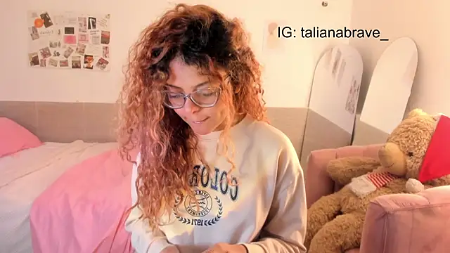 Snapshot of ValienteGirl_ chatting on September 30, 2025, 3:23 am ValienteGirl online show from September 30, 2025, 3:23 am