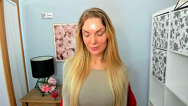 Snapshot of AulloraHoney chatting on February 16, 2025, 9:48 am AulloraHoney online show from February 16, 2025, 9:48 am