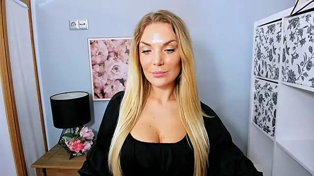 Snapshot of AulloraHoney chatting on February 16, 2025, 3:16 pm AulloraHoney online show from February 16, 2025, 3:16 pm