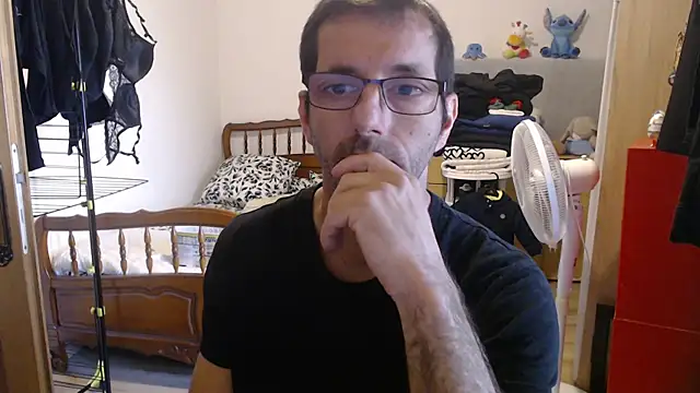 Snapshot of steph19x5 chatting on October 30, 2025, 10:13 am steph19x5 online show from October 30, 2025, 10:13 am