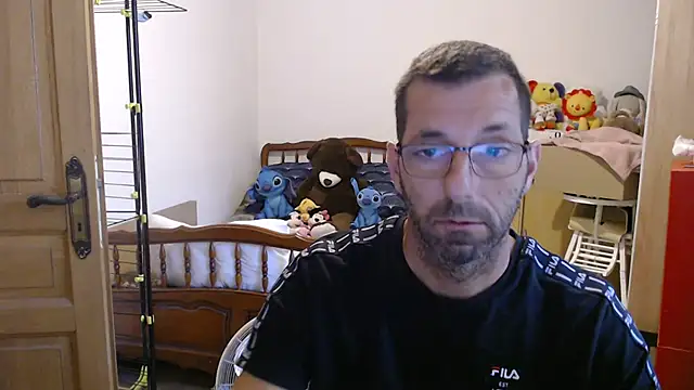 Snapshot of steph19x5 chatting on July 4, 2026, 5:03 am steph19x5 online show from July 4, 2026, 5:03 am