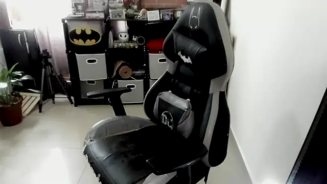 aika-dreams online show from April 7, 2026, 2:19 pm