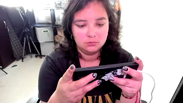 aika-dreams online show from December 1, 2025, 2:07 pm