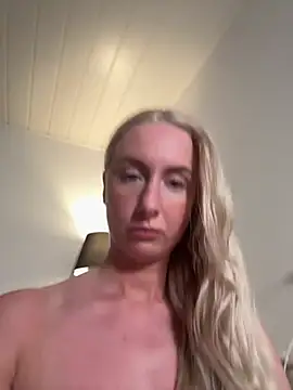 Snapshot of CutieEmy chatting on June 22, 2026, 8:17 pm CutieEmy online show from June 22, 2026, 8:17 pm