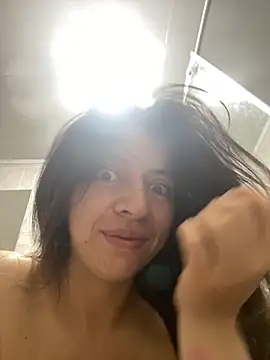 Maggie Fox3 online show from April 20, 2026, 2:51 pm