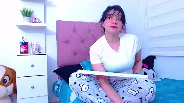 Vannessa  Shy online show from September 22, 2025, 11:33 pm