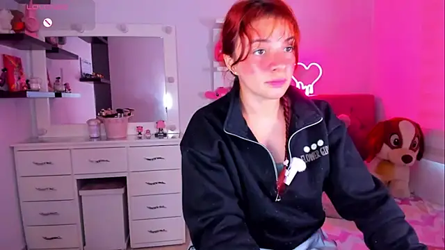 Snapshot of Vannessa__Shy chatting on May 12, 2026, 8:04 pm Vannessa Shy online show from May 12, 2026, 8:04 pm