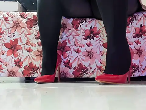 Snapshot of emely_garcia chatting on February 25, 2025, 12:47 am emely garcia online show from February 25, 2025, 12:47 am