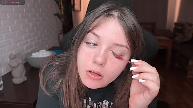 XNirvanaX online show from April 13, 2026, 3:32 am