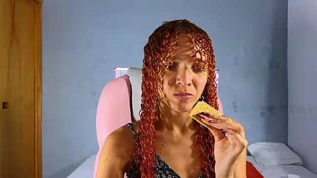 Snapshot of SexyLeilaa chatting on February 12, 2025, 1:41 am SexyLeilaa online show from February 12, 2025, 1:41 am