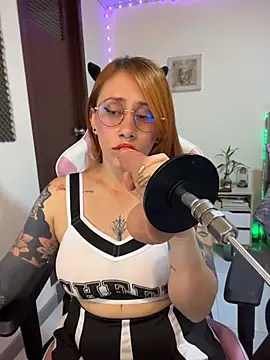 Snapshot of Luna_Paris_ chatting on June 27, 2026, 8:15 pm Luna Paris online show from June 27, 2026, 8:15 pm