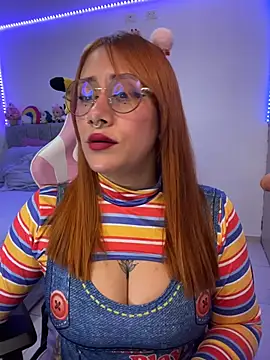 Luna Paris  online show from February 16, 2026, 3:43 pm