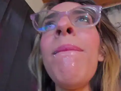 Snapshot of annyluna1 chatting on December 17, 2025, 10:59 pm annyluna1 online show from December 17, 2025, 10:59 pm