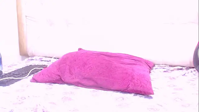 ZoeRoss2u online show from January 10, 2026, 10:27 pm