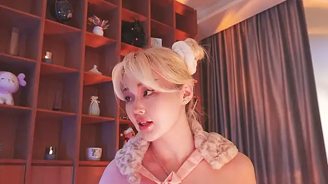 hyun chia online show from November 6, 2025, 1:42 am