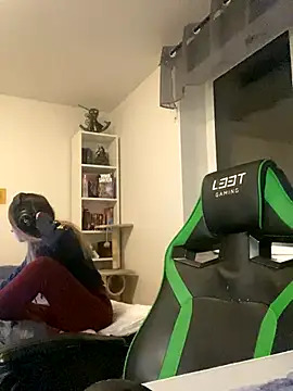 chibi moon  online show from December 22, 2025, 7:03 pm