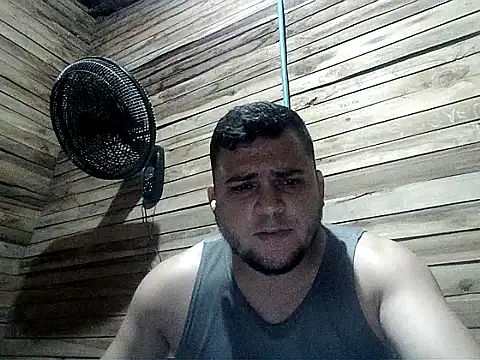 Snapshot of Arcangel_05 chatting on April 28, 2026, 5:45 am Arcangel 05 online show from April 28, 2026, 5:45 am