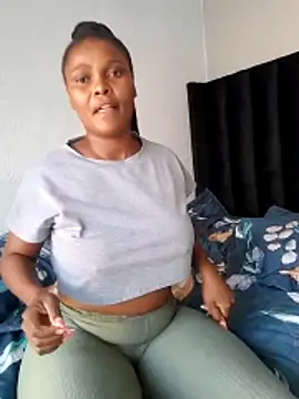 Snapshot of SweetAppleCandyxx chatting on March 27, 2026, 2:51 pm SweetAppleCandyxx online show from March 27, 2026, 2:51 pm