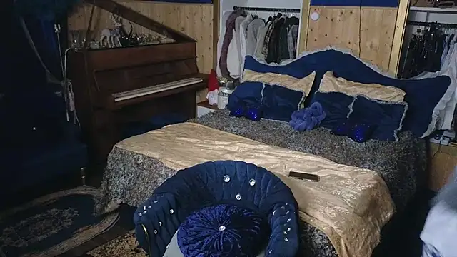 VanessaDoyle online show from December 15, 2025, 3:56 am