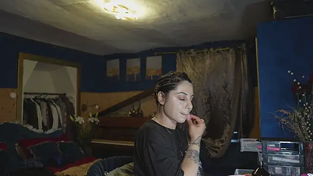 VanessaDoyle online show from April 19, 2026, 9:32 am