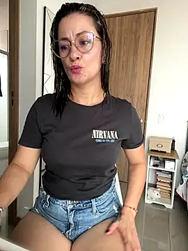 Snapshot of Verito_hot chatting on December 17, 2025, 5:51 pm Verito hot online show from December 17, 2025, 5:51 pm