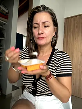 Snapshot of Verito_hot chatting on November 25, 2025, 7:47 pm Verito hot online show from November 25, 2025, 7:47 pm