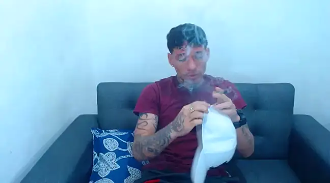 Snapshot of sebas_bigcock69 chatting on January 10, 2025, 4:01 am sebas bigcock69 online show from January 10, 2025, 4:01 am