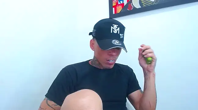 Snapshot of sebas_bigcock69 chatting on December 6, 2024, 9:48 am sebas bigcock69 online show from December 6, 2024, 9:48 am