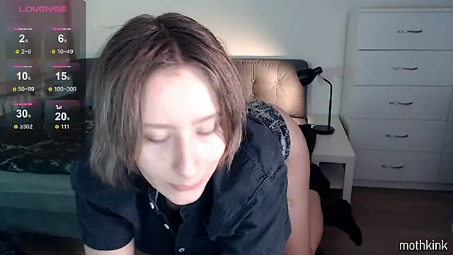 Snapshot of mothkink chatting on December 2, 2025, 6:09 pm mothkink online show from December 2, 2025, 6:09 pm